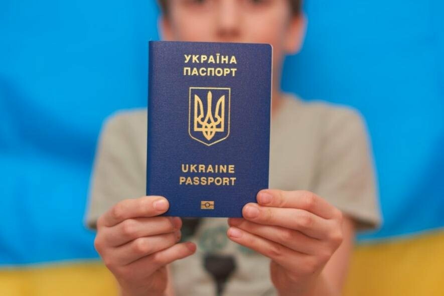 Військовозобов’язані чоловіки за кордоном зможуть отримати паспорти без застосунку Резерв+ і без проходження ВЛК Військовозобов’язані чоловіки за кордоном зможуть отримати паспорти без застосунку Резерв+ і без проходження ВЛК