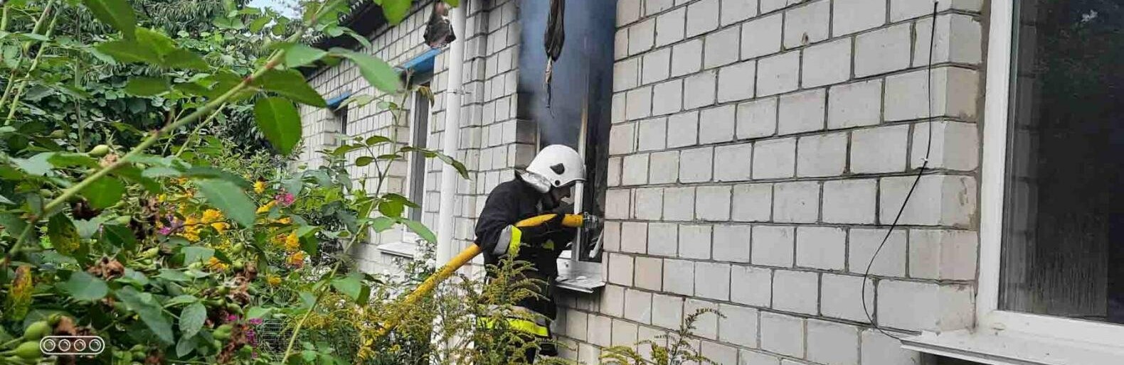 У Броварському районі серед дня спалахнув житловий будинок