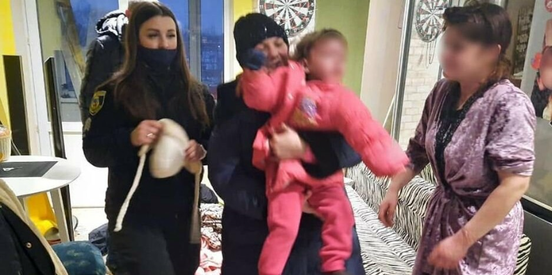 В Броварах правоохоронці вилучили з сім’ї дитину та екстрено доправили до лікарні