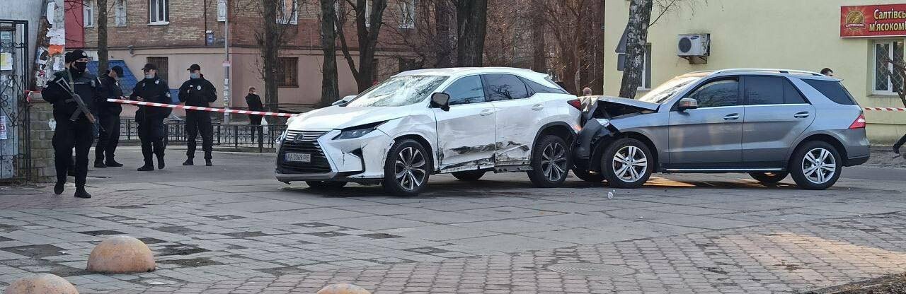 В Броварах зловмисники на «Mercedes» врізались в «Lexus», після чого жорстоко побили водія