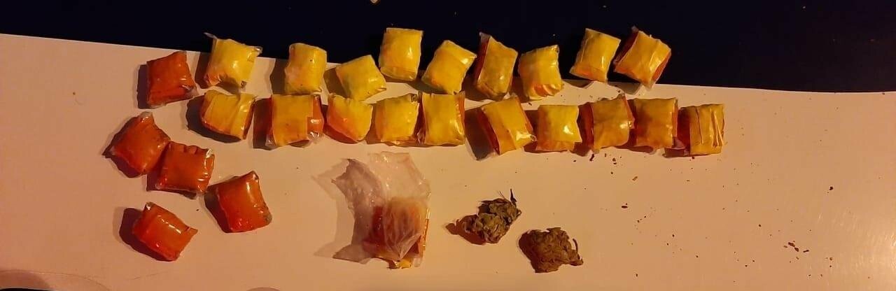 В Броварах затримали жінку з повними кишенями наркотиків