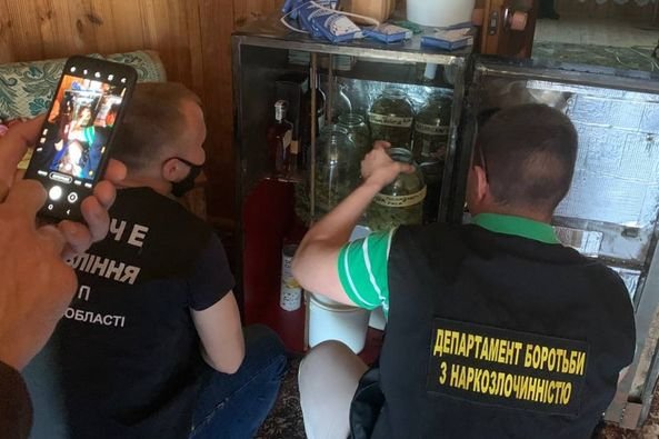 На Броварщині викрили двох наркоаграріїв